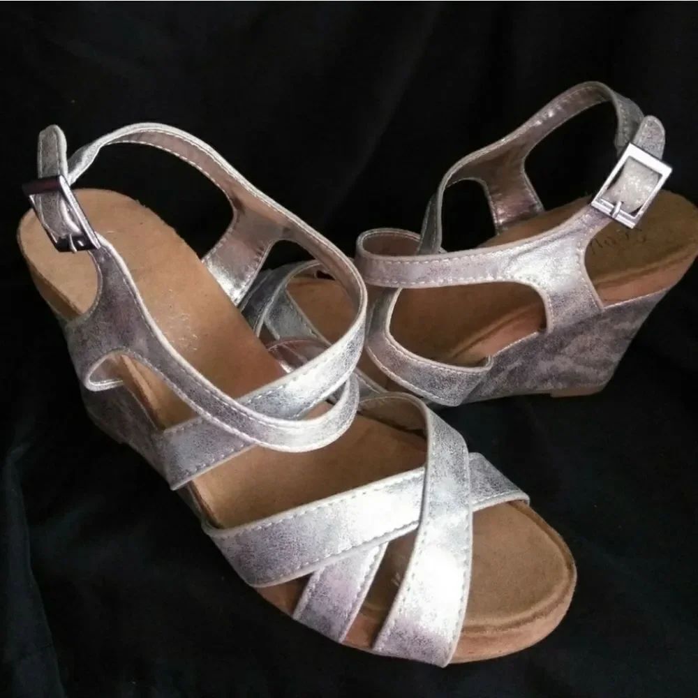 COMFY SOLES WOMEN"S WEDGE STYLE OPEN TOE SANDAL
